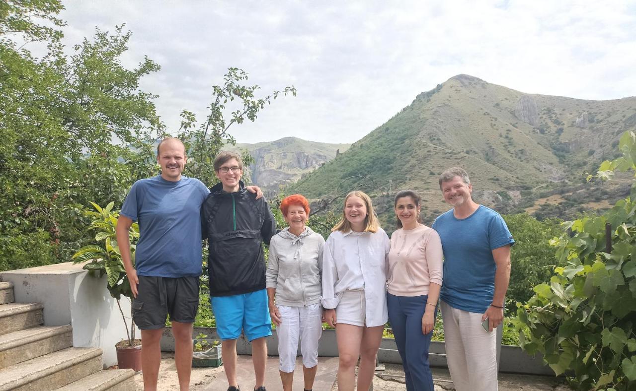 Nnn Guest House Goris Bagian luar foto