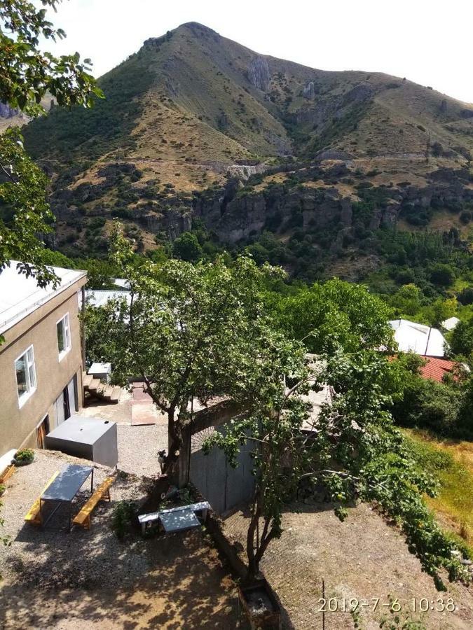 Nnn Guest House Goris Bagian luar foto