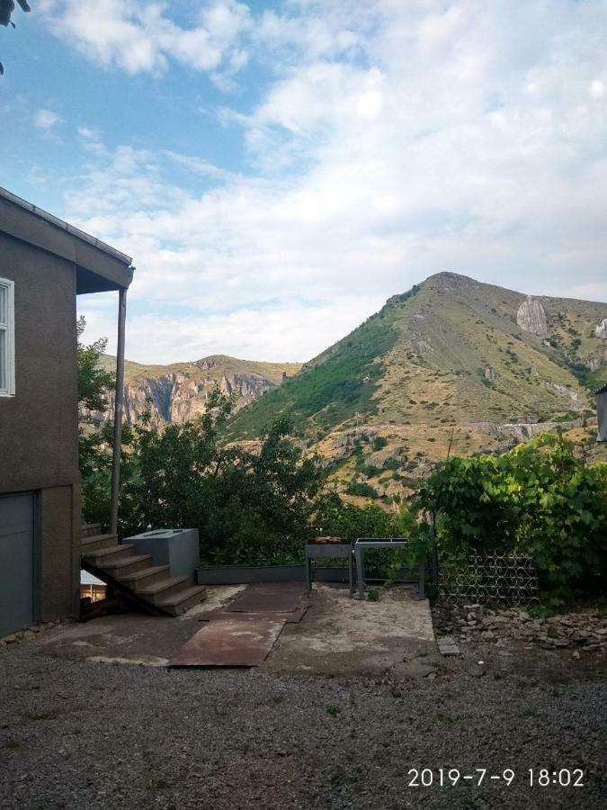 Nnn Guest House Goris Bagian luar foto