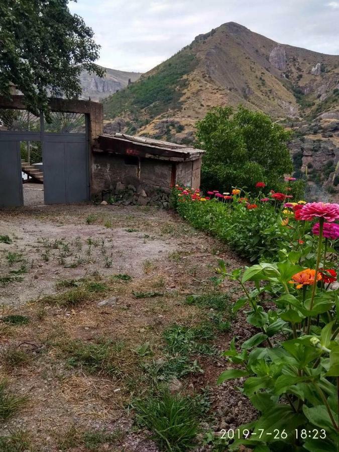 Nnn Guest House Goris Bagian luar foto