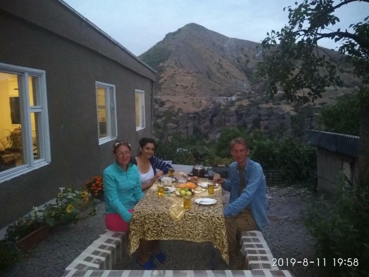 Nnn Guest House Goris Bagian luar foto